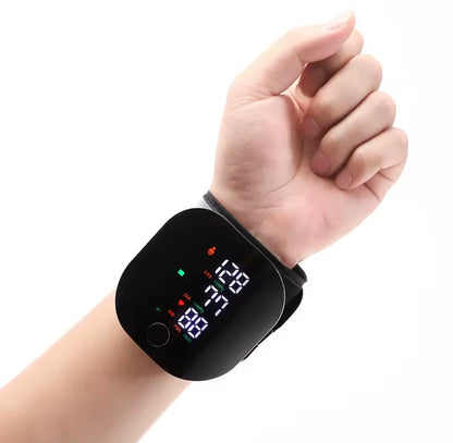 1+1 GRATIS Tensiometru Digital de Încheietură Inteligent cu Ecran LED, Măsurare Tensiune Arterială și Puls, Indicator Hipertensiune, Memorie 2 Utilizatori, Alertă Vocală, Compact și Portabil, Negru