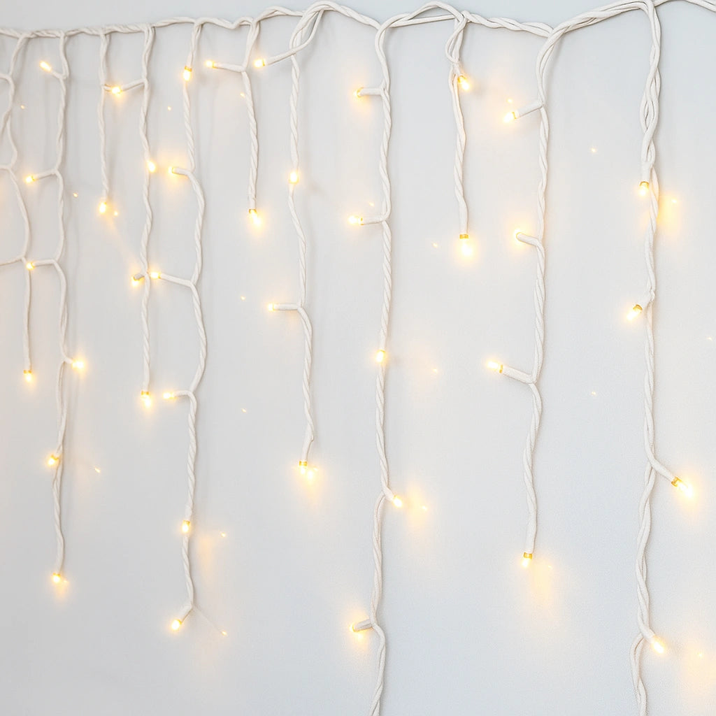 Instalație LED Franjuri inegale 12×0.7m Fir gros, Interconectabila Lumina Calda, pentru Exterior și Interior, Decor Crăciun