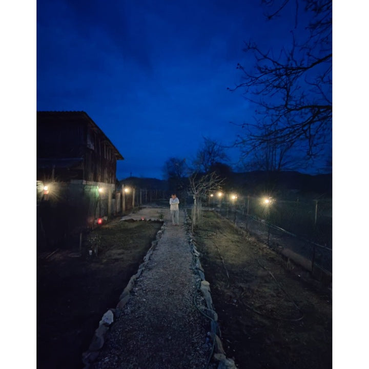 Lampa Solara de Perete, Led, Pentru Exterior, Senzor de Miscare si Lumina, Fara Fir, 3 Moduri de Functionare, Rezistent la Apa, Culoare Negru