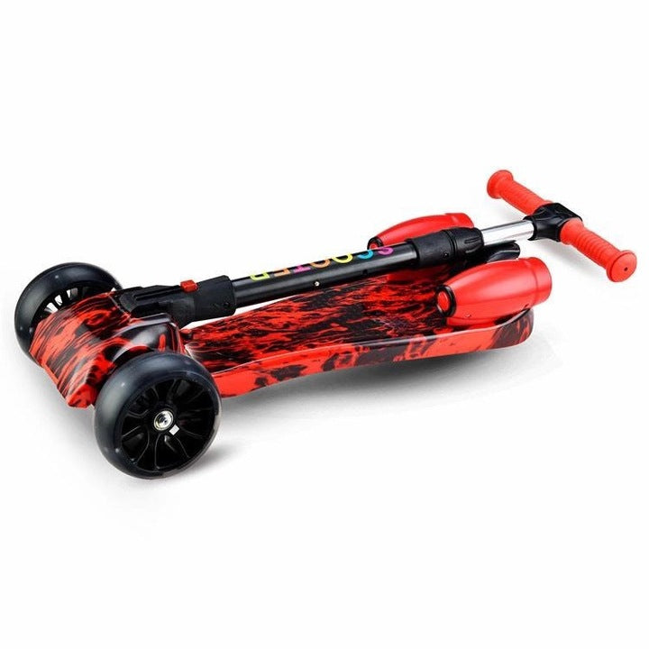 Trotineta pentru Copii cu Efect de Fum, Lumini LED Multicolore si 3 Roti Late pentru Stabilitate, Ghidon Reglabil pe Inaltime, Platforma Antiderapanta, Design Sport Rosu-Negru, pentru Baieti si Fete